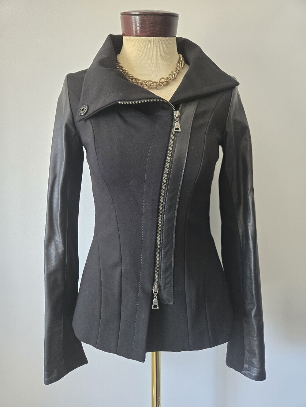 Danier Black Asymmetric Zip Women's Jacket With Leather Sleeves. Size 2XS